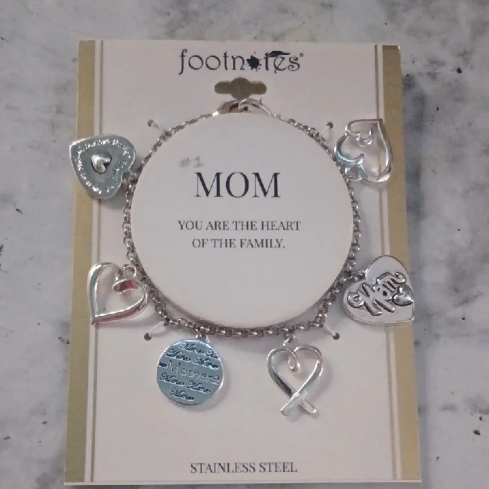 Footnotes Silver Stainless Steel Heart Charm Bracelet - Picture 1 of 5